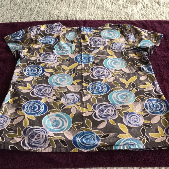 Scrub Top - Picture 2 of 5